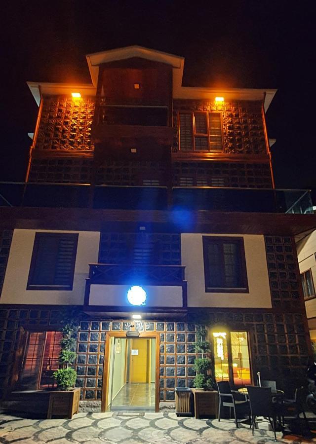 Villa Da Otel Artvin Buitenkant foto